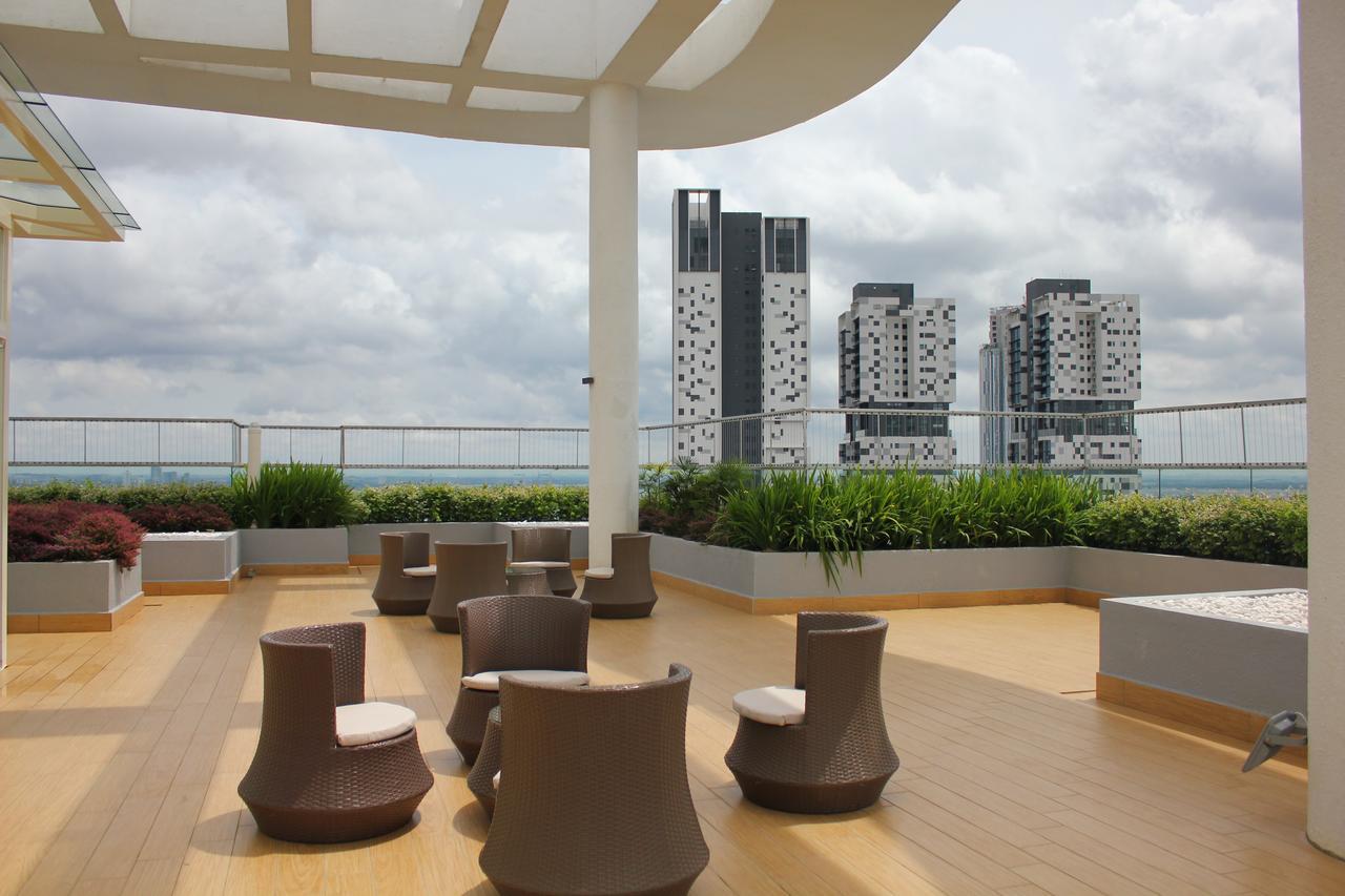 Pinnacle Tower Apartment Stay By Feel Suites Johor Bahru Ngoại thất bức ảnh