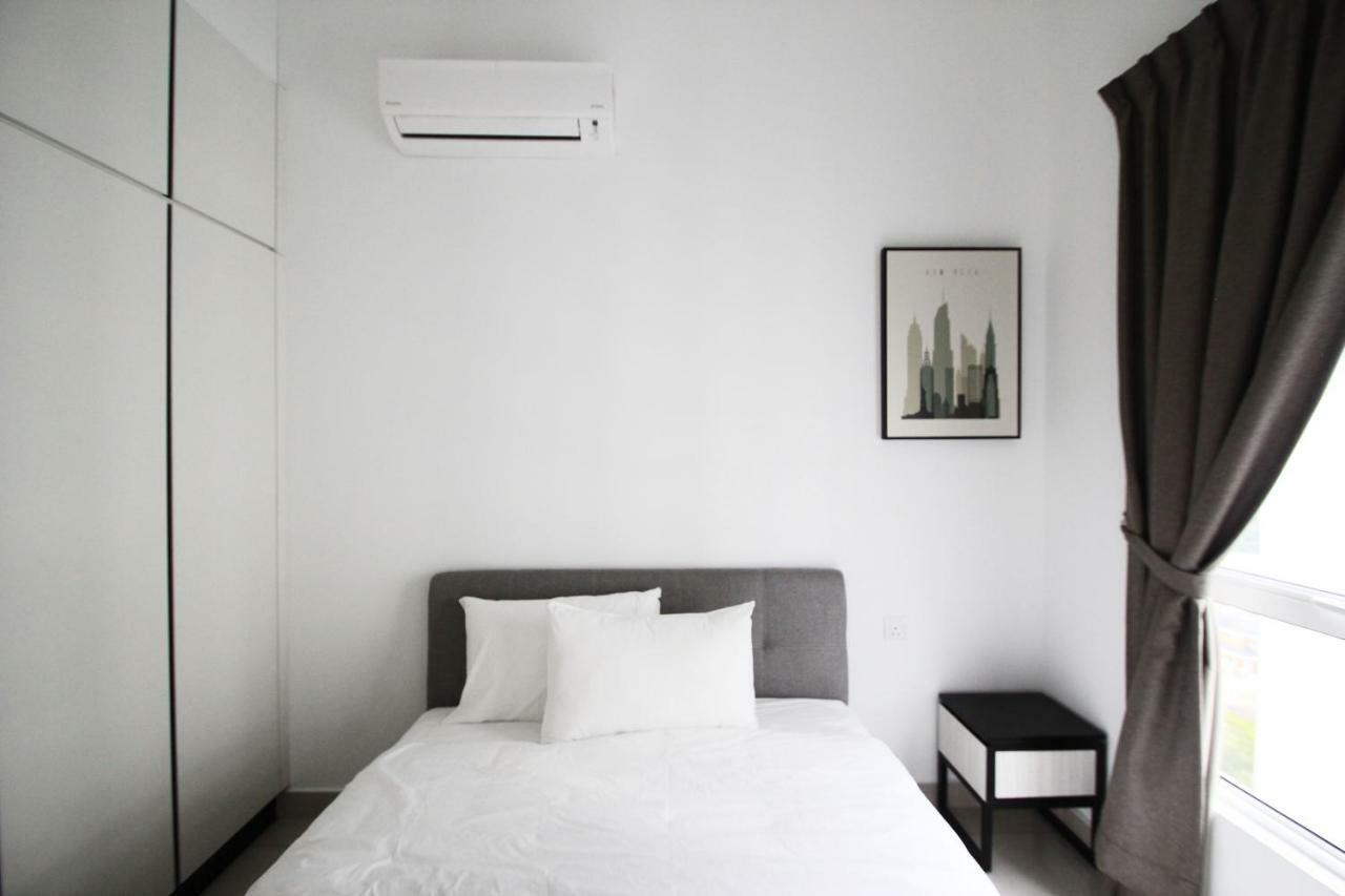 Pinnacle Tower Apartment Stay By Feel Suites Johor Bahru Ngoại thất bức ảnh