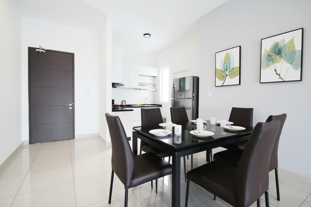 Pinnacle Tower Apartment Stay By Feel Suites Johor Bahru Ngoại thất bức ảnh
