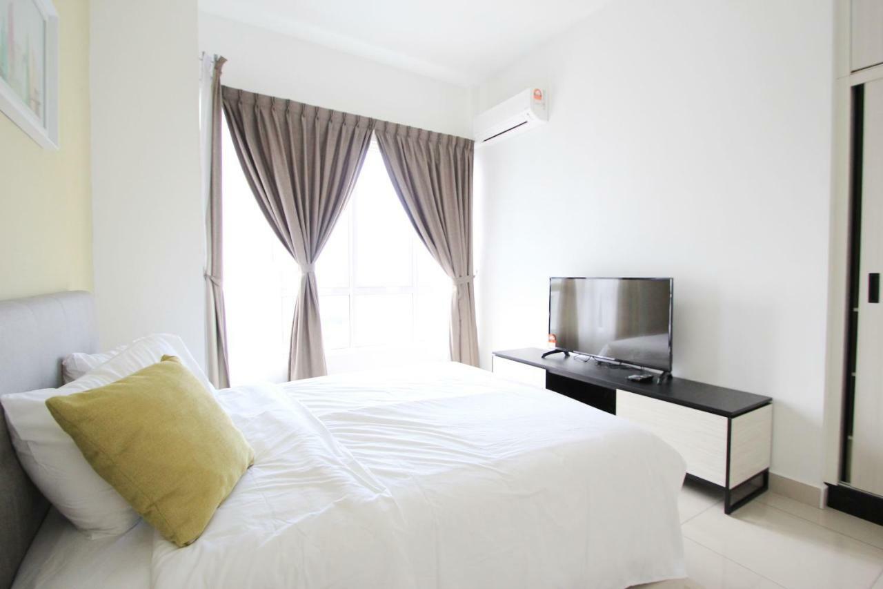 Pinnacle Tower Apartment Stay By Feel Suites Johor Bahru Ngoại thất bức ảnh